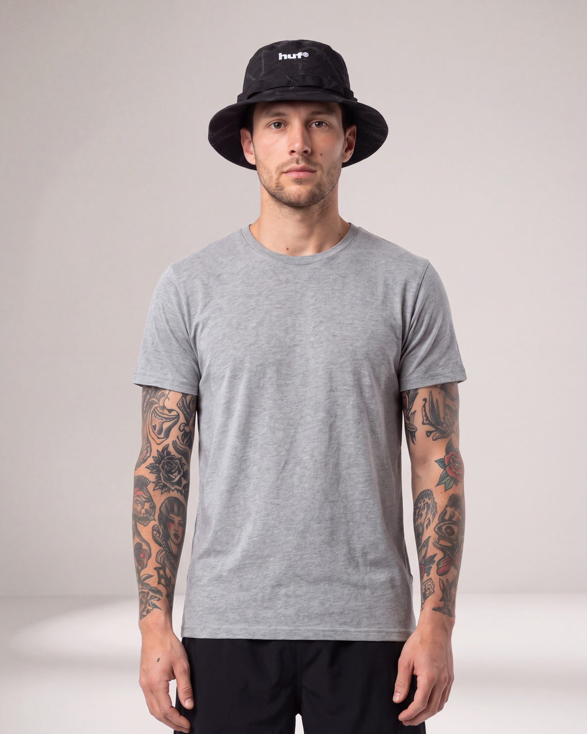 Huf Reservoir Bucket hats — Black — model front