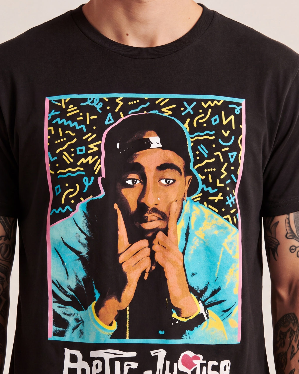 Chemistry Pop Art SS tees — Black — model detail